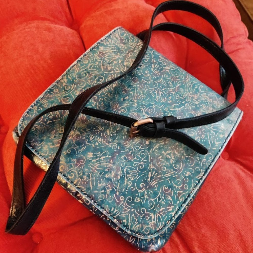 Patricia Nash Kirby East West Leather Crossbody in Blue and Metallic Gold